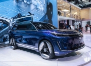全新中型SUV 吉利银河星舰7正式申报
