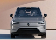 定位旗舰纯电SUV 沃尔沃EX90亮相2024进博会