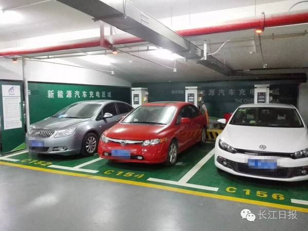 充电桩“霸位”惹众怒,交管与车企加大处罚力度?