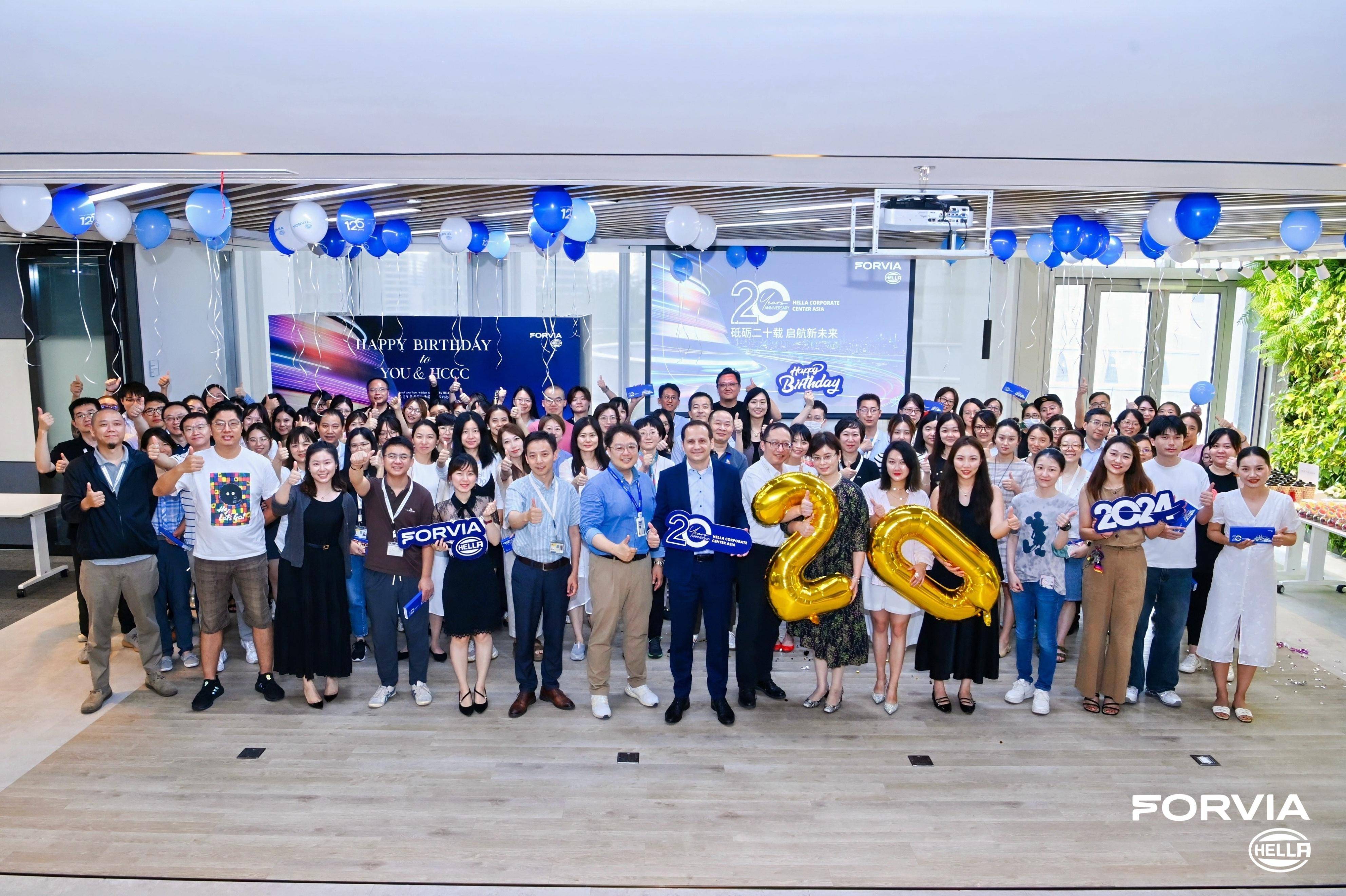 佛瑞亚上半年销售额同比微跌,下调全年预期