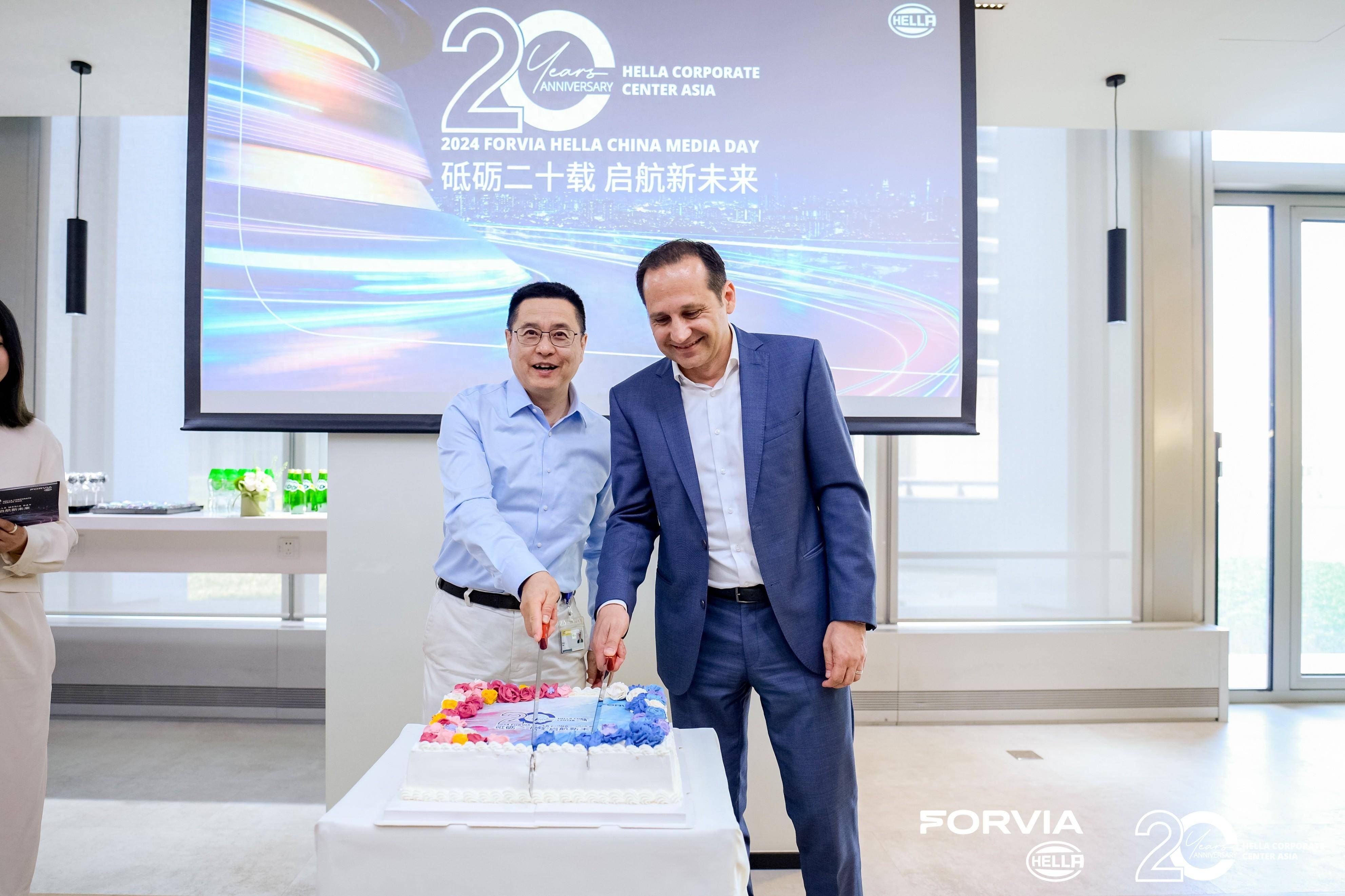 佛瑞亚上半年销售额同比微跌,下调全年预期