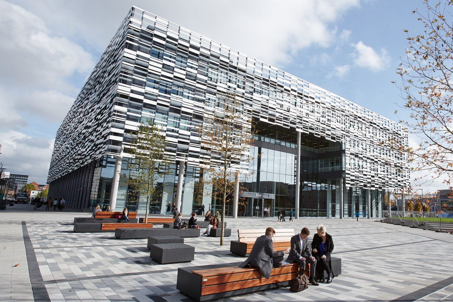 英国大学衍生公司研发超轻隔热材料 可保障电动汽车等车辆的安全性