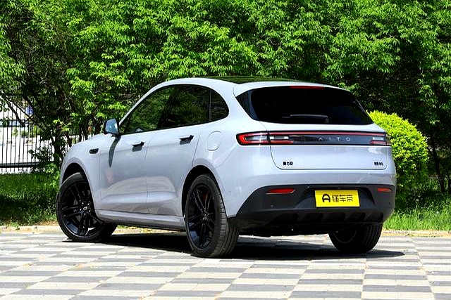 预售23.8万元起 问界M5 Ultra实车首发