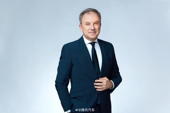 宝马智能驾控迈入2.0，新世代超感智能座舱将亮相上海车展