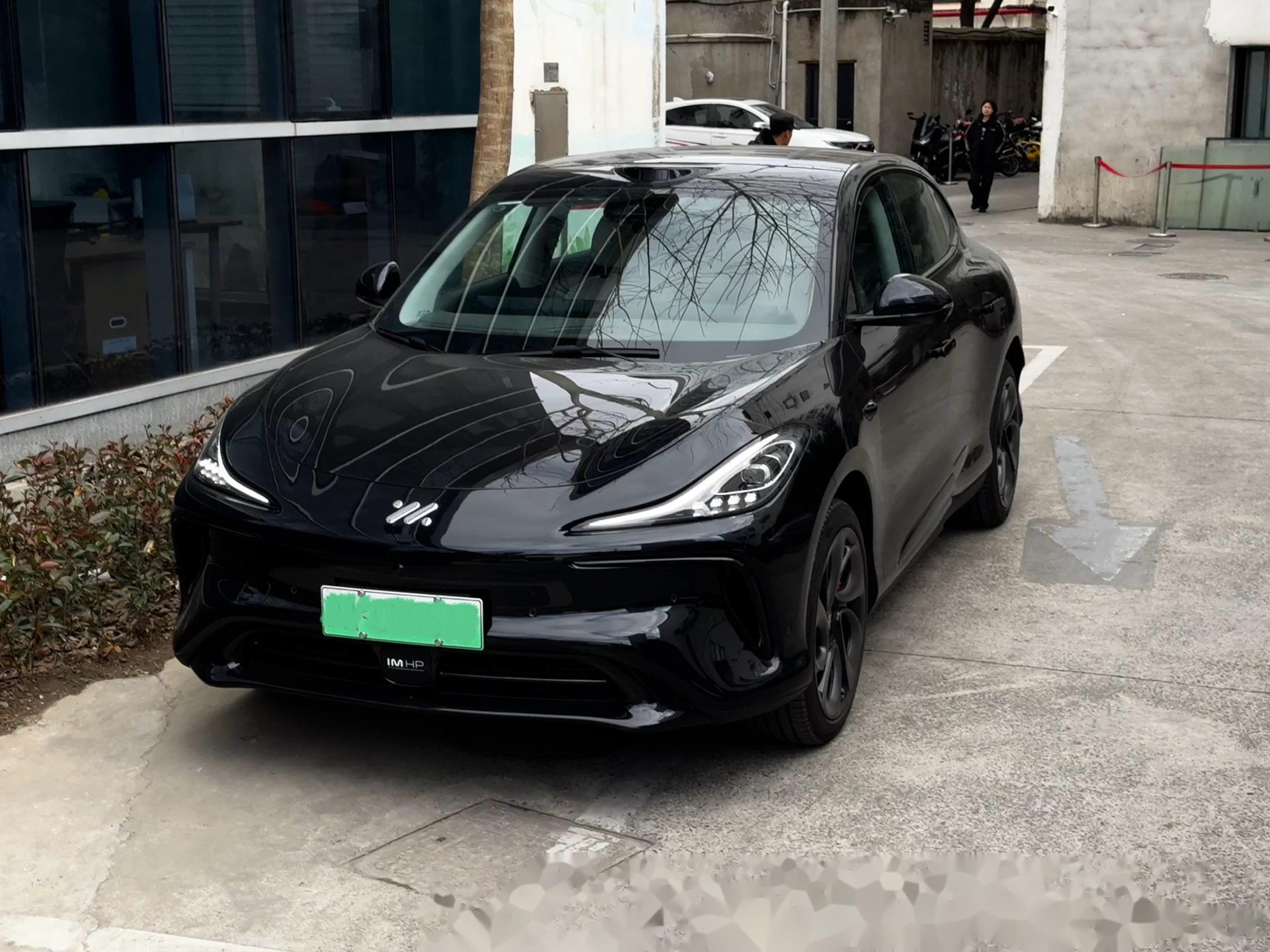 2月,全新智己LS6持续领跑“中大型纯电SUV”赛道