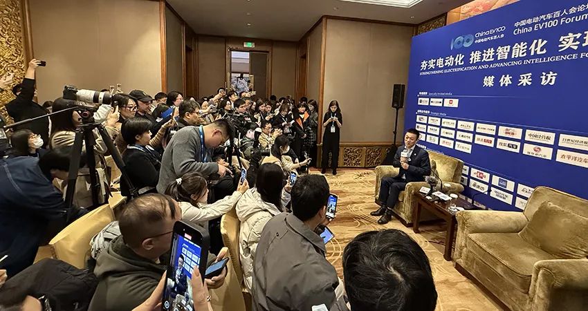 降本之王何小鹏宣布全系5C,技术狂人王传福冲击10C,李斌的换电彻底崩了?