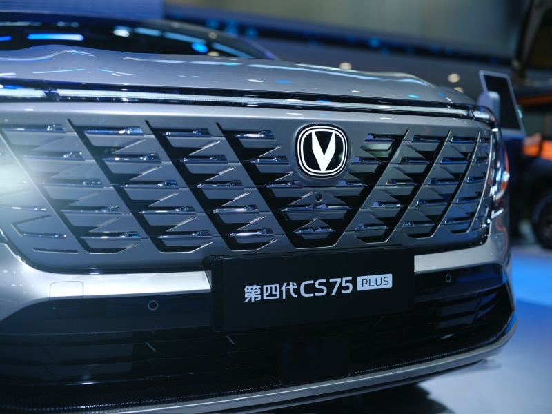 2025上海车展:长安汽车经典车型焕新新蓝鲸500Bar