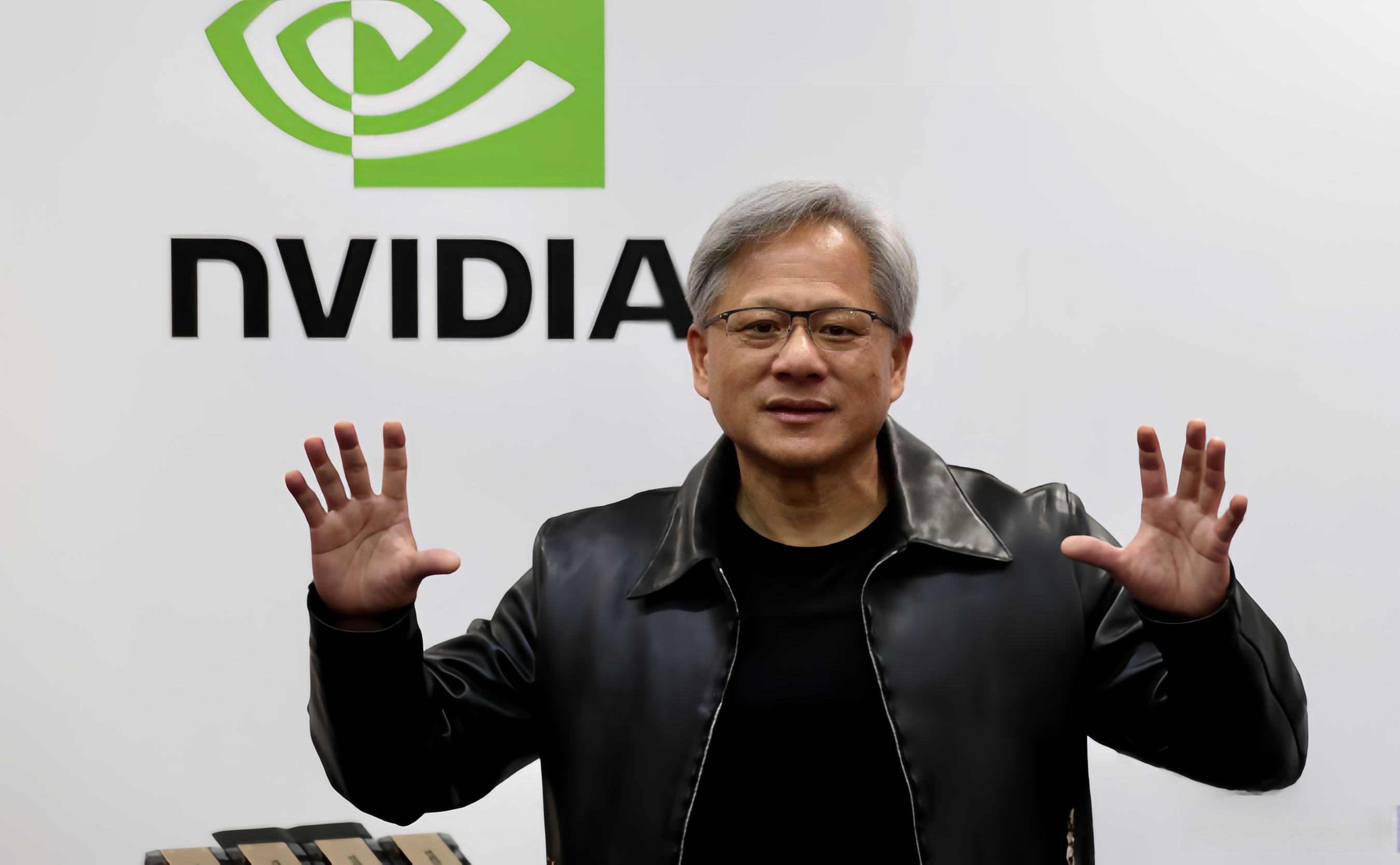 英伟达CEO黄仁勋:华为等中国竞争对手已变得“令人敬畏”
