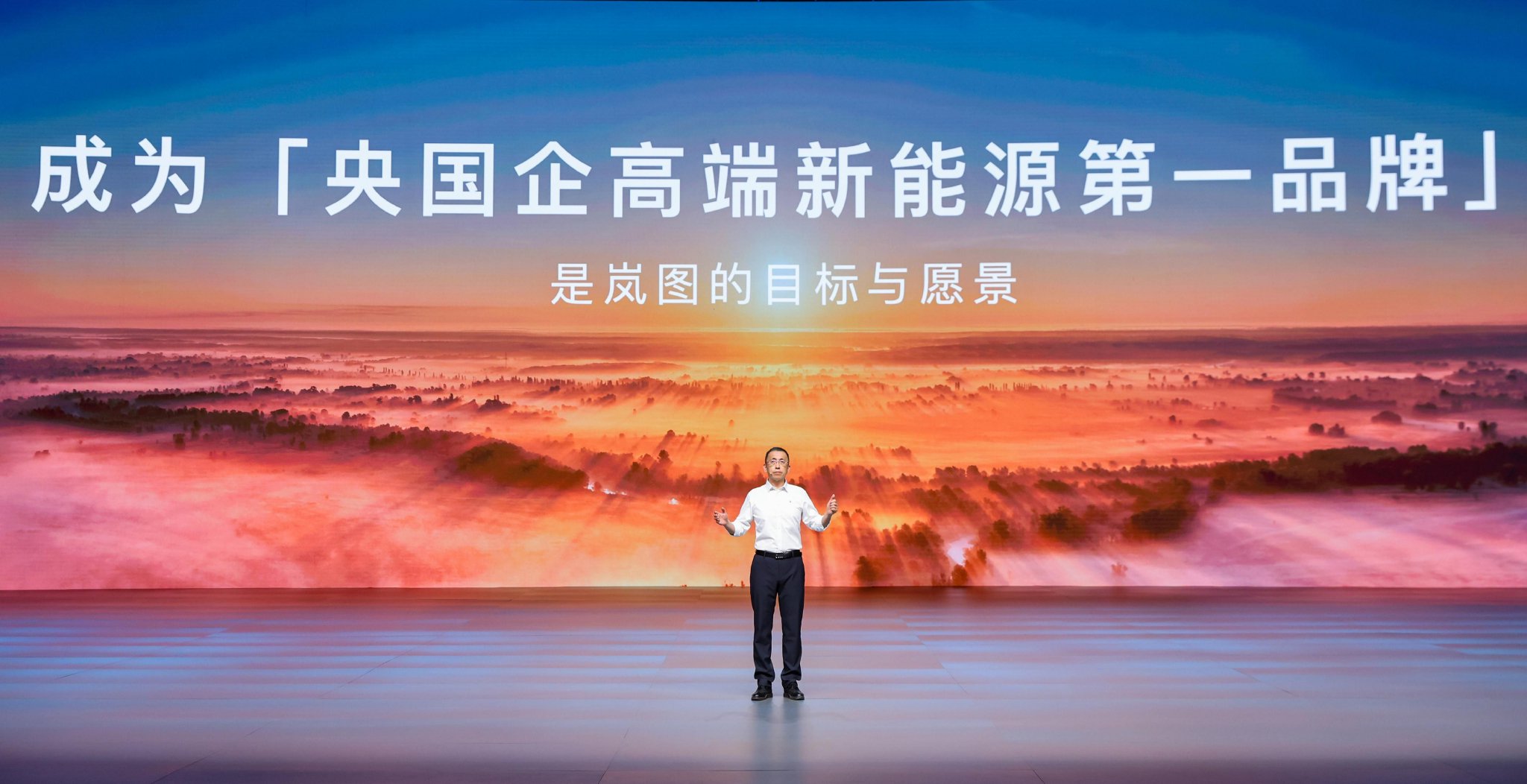岚图CEO卢放确认两大旗舰车型：追光L轿车与泰山SUV